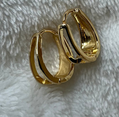 A Pair of Minimalist and Luxurious Women's Earrings