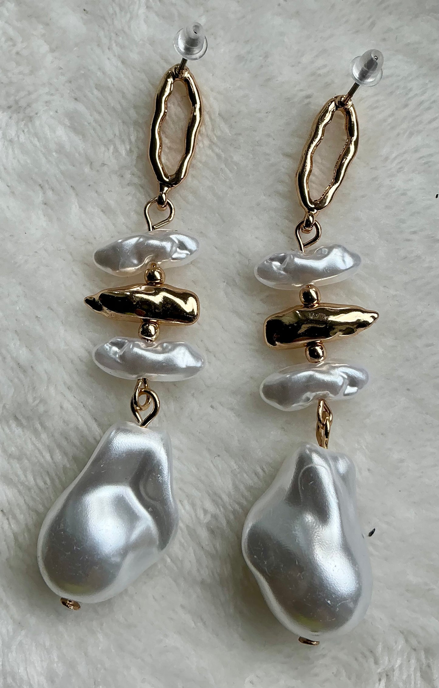 1 Pair of Fashionable And Elegant Geometric Hammered Hollow Oval Earrings with Irregular Artificial Pearl Design, Versatile Earrings for Women'S Daily Leisure Vacation Holiday Party Banquet