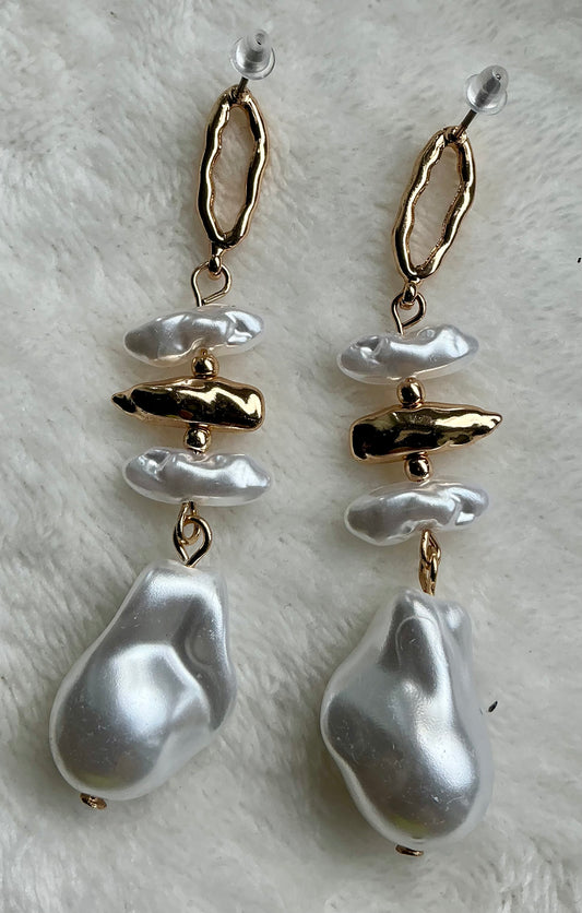 Geometric Hammered Hollow Oval Earrings with Irregular Artificial Pearl design