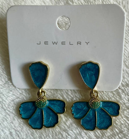 One Pair of Fashion Flower Stitched 5-Petal Women's Earrings