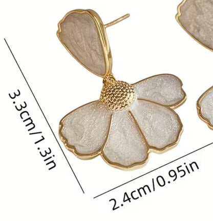 One Pair of Fashion Flower Stitched 5-Petal Women's Earrings