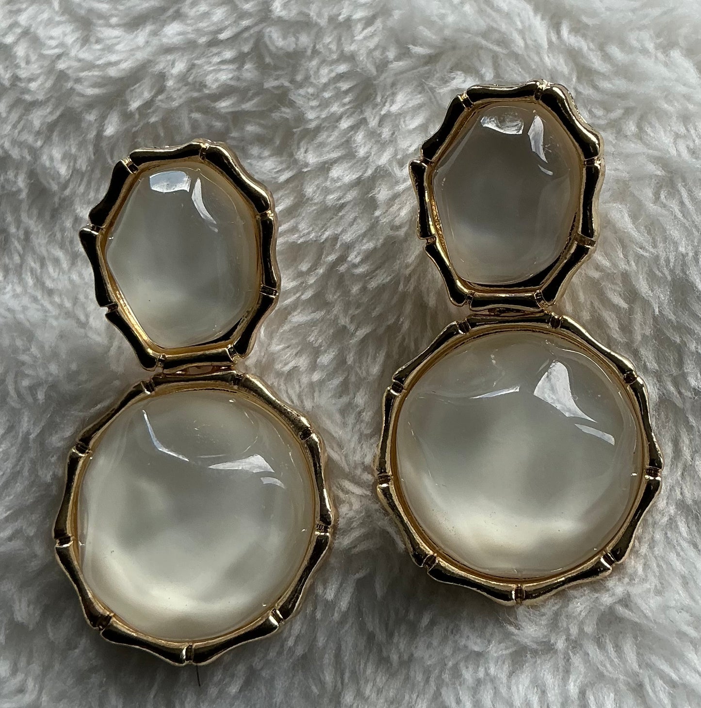 1 Pair of Asymmetrical white Creative Water Patterns, Irregular Oval Earrings,  and Fashionable Earrings and Accessories