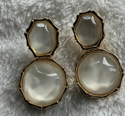1 Pair of Asymmetrical white Creative Water Patterns, Irregular Oval Earrings,  and Fashionable Earrings and Accessories