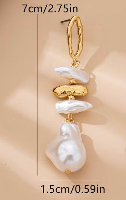1 Pair of Fashionable And Elegant Geometric Hammered Hollow Oval Earrings with Irregular Artificial Pearl Design, Versatile Earrings for Women'S Daily Leisure Vacation Holiday Party Banquet